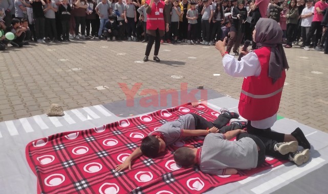 Türk Kızılay'dan Öğrencilere İlk Yardım Eğitimi