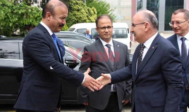 Vali Karadeniz, Turgutlu'da bayram ziyaretinde bulundu
