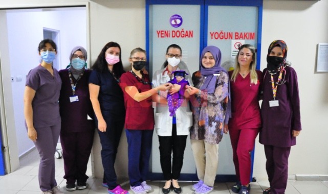 390 gramlık 'Mucize' bebek alkışlarla taburcu oldu