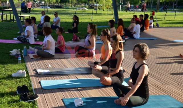 Dünya Yoga Günü Atatürk Kent Parkı’nda Kutlandı