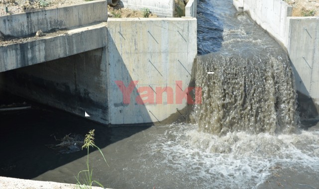 Kanala dökülen sıvının yaydığı gazdan etkilenen 4 işçi hastaneye kaldırıldı