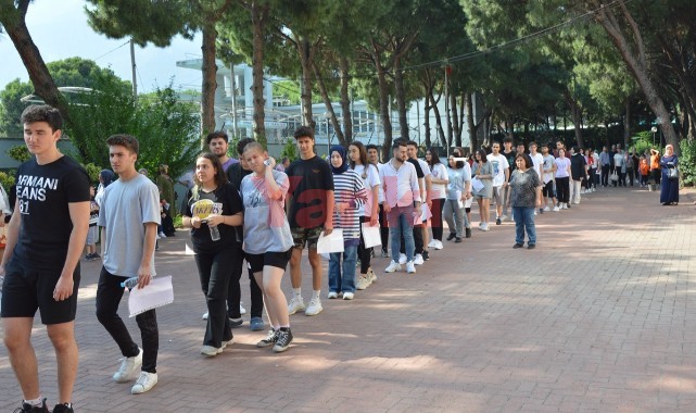 Manisa'da 40 bin 863 kişi üniversiteli olabilmek için ter döktü