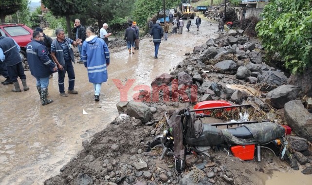 Manisa'da sağanak ve dolu yaşamı olumsuz etkiledi