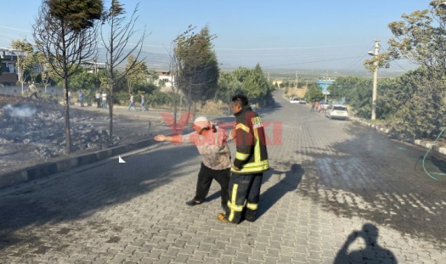 Anız yangınında alevler bahçesine sıçrayınca hortumla müdahale etti