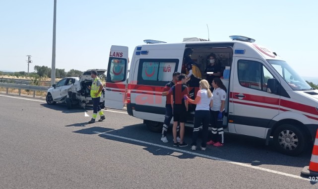 İki otomobilin çarpıştığı kazada biri çocuk, 4 kişi yaralandı
