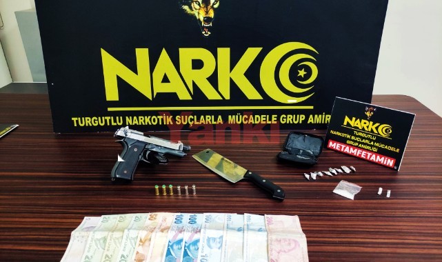 Polise silah doğrultup satırla saldırmaya çalışan şüpheli tutuklandı