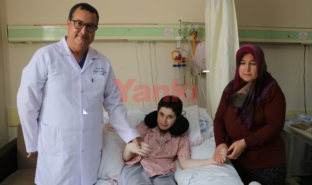 Ölümden dönen genç kız 8 ay sonra konuşmaya başladı