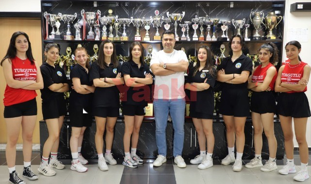 Turgutlu Belediyespor voleybolda altyapı oyuncularıyla mücadele verecek