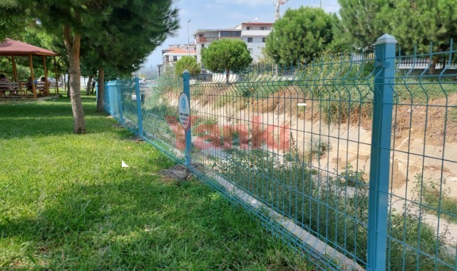 Ergenekon Mahallesi'ne 2 bin 350 metrelik panel çit montajı