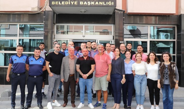 Galatasaraylı eski futbolcu Sneijder, Saruhanlı Belediyesi'ni ziyaret etti