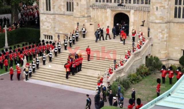 İngiltere Kraliçesi 2. Elizabeth'in cenazesi St. George Şapeli'nde defnedildi