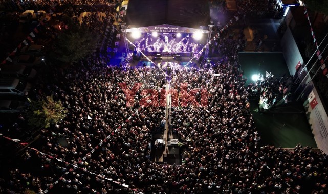 Mustafa Ceceli Manisa'da konser verdi