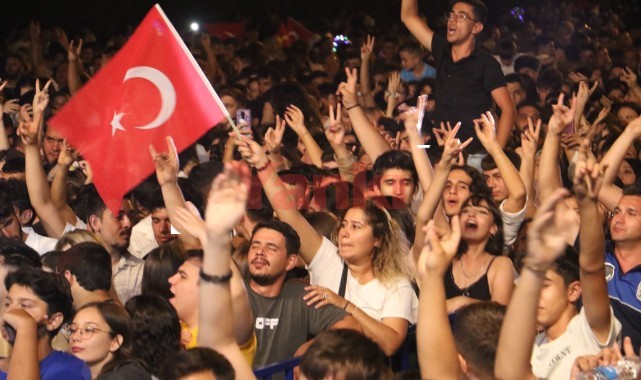 Salihli'de Hande Yener Konseri