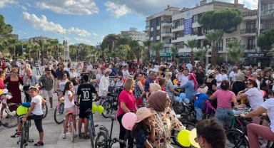 'Süslü kadınlar' Turgutlu'da pedal çevirdi