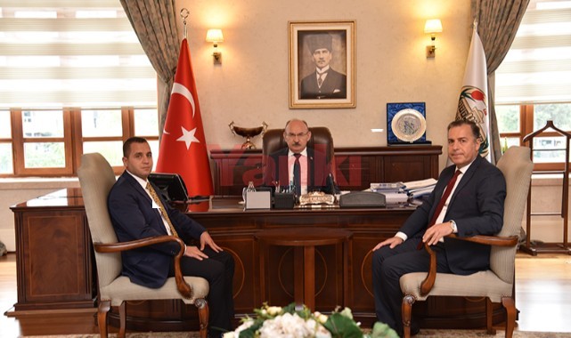 Turgutlu ve Kula Kaymakamları Vali Karadeniz'i Ziyaret Etti