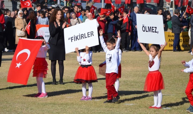 Ahmetli Cumhuriyet Bayramı'nı Coşku ile Kutladı