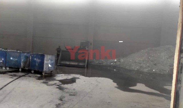 Geri dönüşüm fabrikasında çıkan yangın panik yarattı