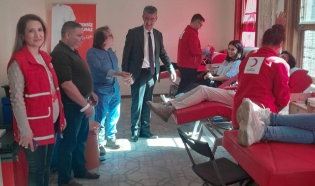 İlçe Sağlık Müdürlüğü personellerinden kan bağışı