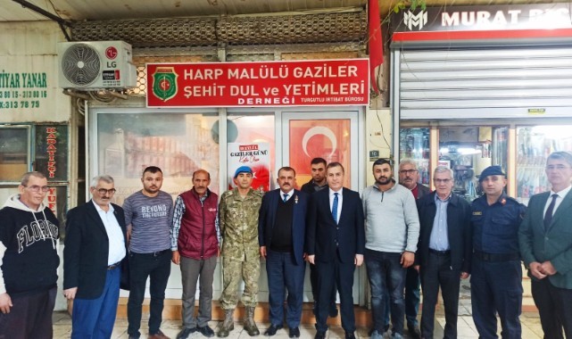 Kaymakam Kapankaya ve Tuğgeneral Kalkan'dan Harp Malulü Gaziler, Şehit, Dul ve Yetimleri Derneğine ziyaret