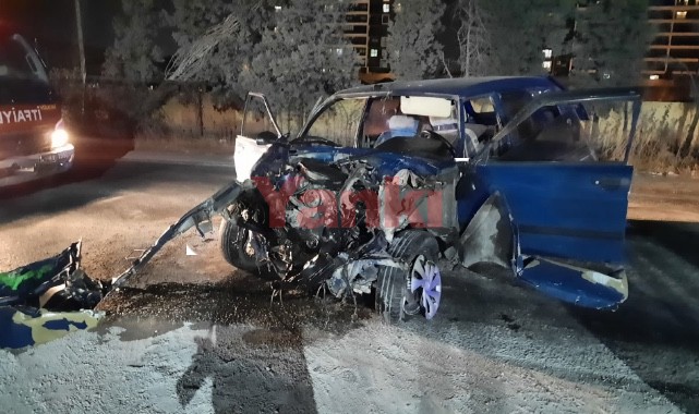 Park halindeki TIR’a çarpan otomobilin sürücüsü ağır yaralandı 