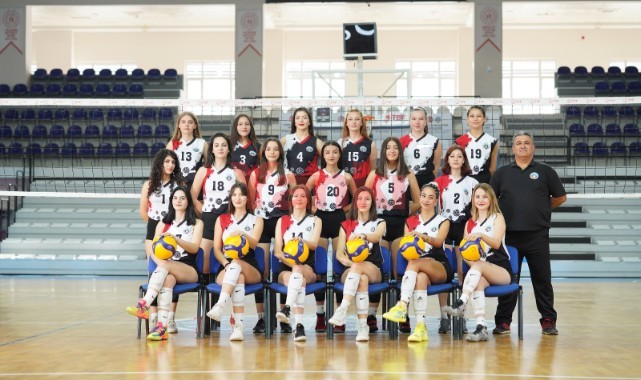 Turgutlu Belediyesi Kadın Voleybol Takımı Evinde Set Vermeden Kazandı
