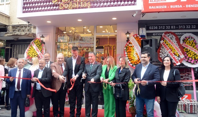 Turgutlu'da protokolü buluşturan açılış