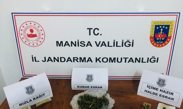 Uyuşturucu bulunan otomobildeki 2 kişi yakalandı