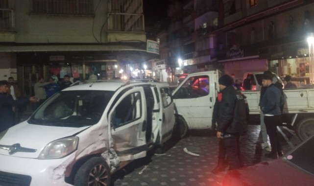 3 araç kazaya karıştı: 4 yaralı