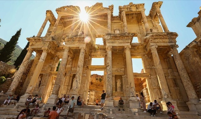 Efes Antik Kenti 10 ayda yaklaşık 1 milyon 650 bin ziyaretçi ağırladı