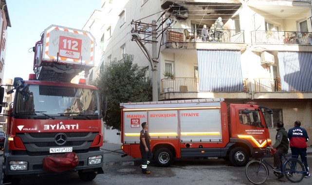 Evin balkonunda çıkan yangın panik yarattı