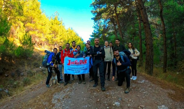 Gençlik merkezi sporcuları Mahmut Dağı'na tırmandı