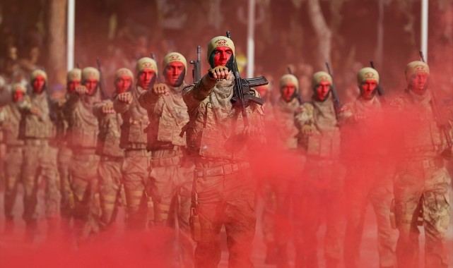 Manisa'da eğitimlerini tamamlayan komando uzman erbaşlar mezun oldu
