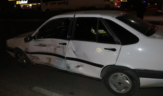 Manisa'da otomobil ile motosikletin çarpışması sonucu 3 kişi yaralandı