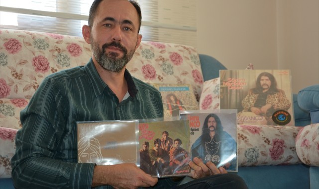 Manisalı eczacı hayranı olduğu Barış Manço'nun eserlerini biriktiriyor