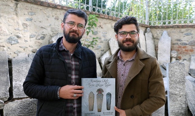 Mezar taşlarından tarihin izini sürmek için köy köy geziyorlar