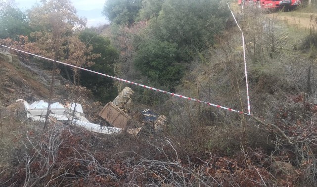Devrilen traktörün altında kalan sürücü öldü