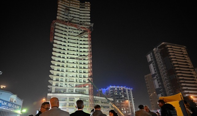 İzmir'deki vinç kazasında hayatını kaybedenlerin sayısı 6'ya yükseldi