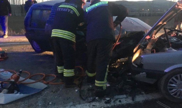 Manisa'da otomobillerin çarpıştığı kazada 1 kişi öldü, 5 kişi yaralandı