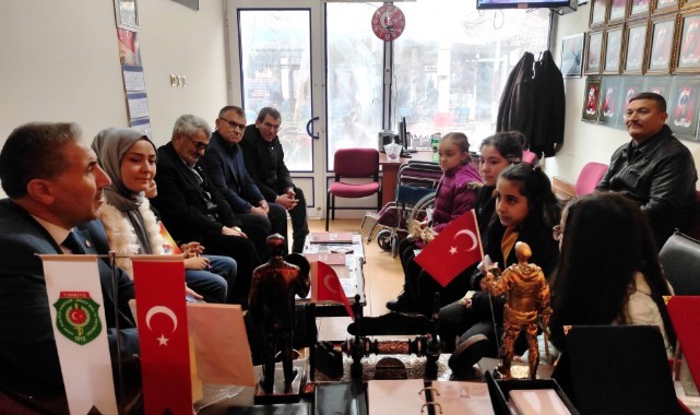 Minik öğrencilerden anlamlı ziyaret