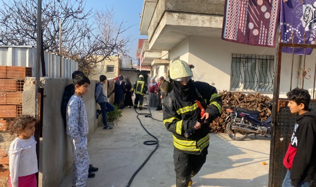 Müstakil evin oturma odası yandı