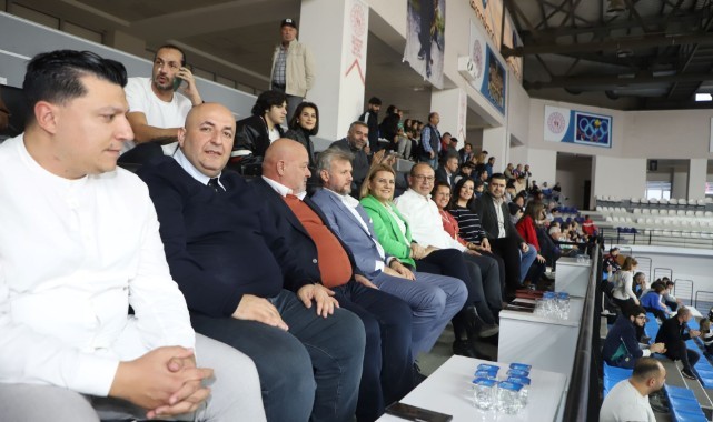 Turgutlu Belediyesi Kadın Voleybol Takımı Uşak'tan Galibiyetle Döndü