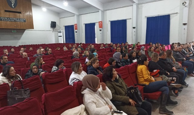 Turgutlu'da 'Aile Okulu Eğitimi Eğitici Kursu'