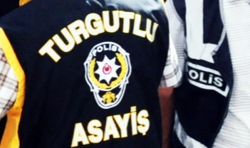 Turgutlu'da haklarında kesinleşmiş hapis cezası bulunan 4 kişi yakalandı