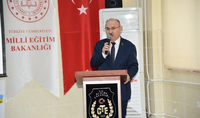Vali Karadeniz, Manisa Açık Ceza İnfaz Kurumunda Düzenlenen Kitap  Okuma Etkinliğine Katıldı