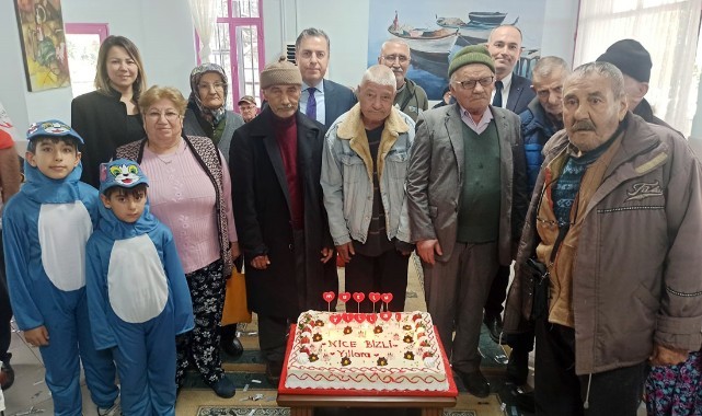 Huzurevinde yeni yıl ve doğum günü kutlama etkinliği