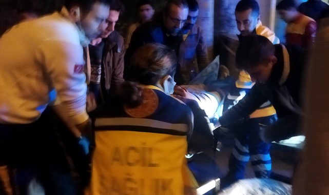 TIR'a çarpan 19 yaşındaki motosikletli yaralandı