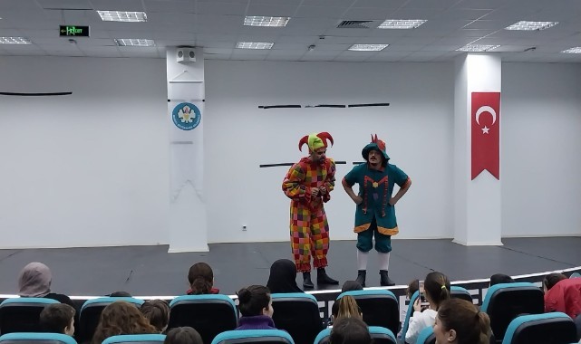 Turgutlulu Çocuklara 'Hacivat ve Karagöz' Sürprizi