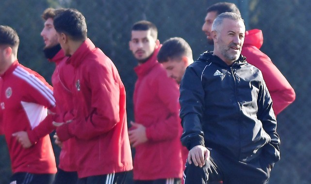 Turgutluspor, ikinci devreyi lider Karaman FK ile açıyor