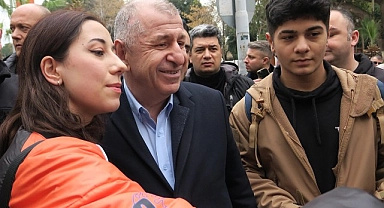 Ümit Özdağ'a Turgutlu'da Gençlerden Yoğun İlgi