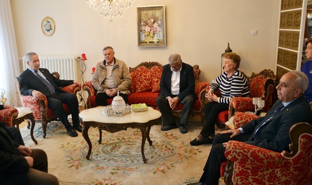 Arınç'tan Üzmez Ailesi'ne taziye ziyareti